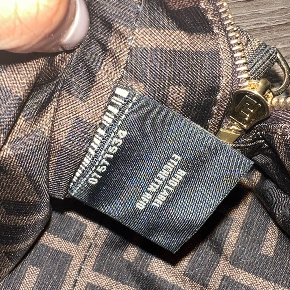 Fendi  cosmo pouch - Picture 12 of 12